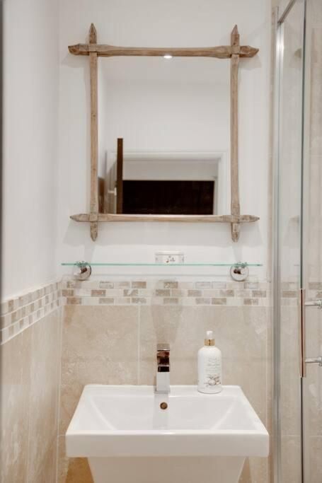 Princes Villa - Large Fully Self Contained Flat, 5 Minutes From The Sea Гастингс Экстерьер фото
