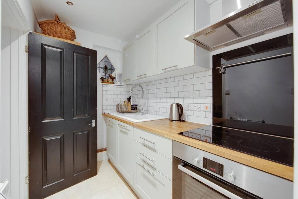 Princes Villa - Large Fully Self Contained Flat, 5 Minutes From The Sea Гастингс Экстерьер фото